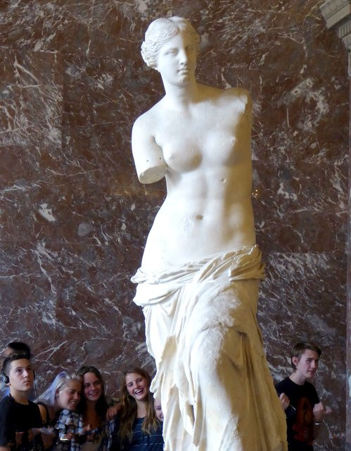话说这断臂的维纳斯是希腊神话中的神,代表着爱与美